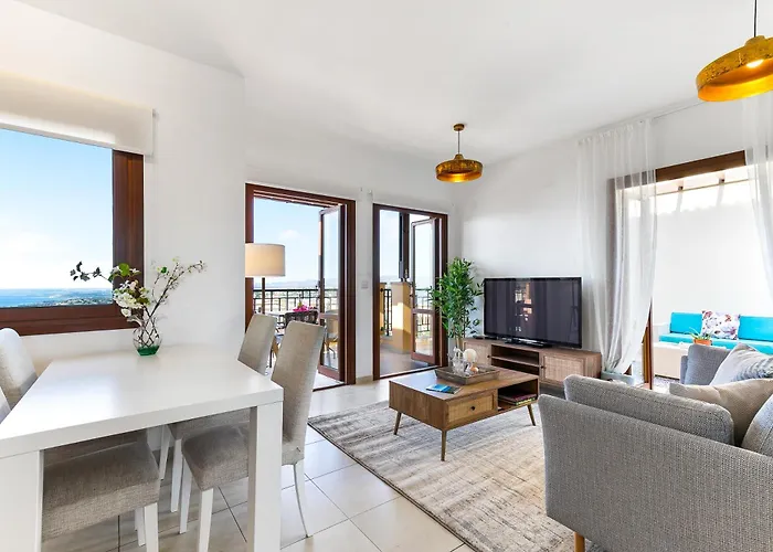 1 Bedroom Pyrgos With Beautiful Sea And Sunset Views, Aphrodite Hills Lägenhet